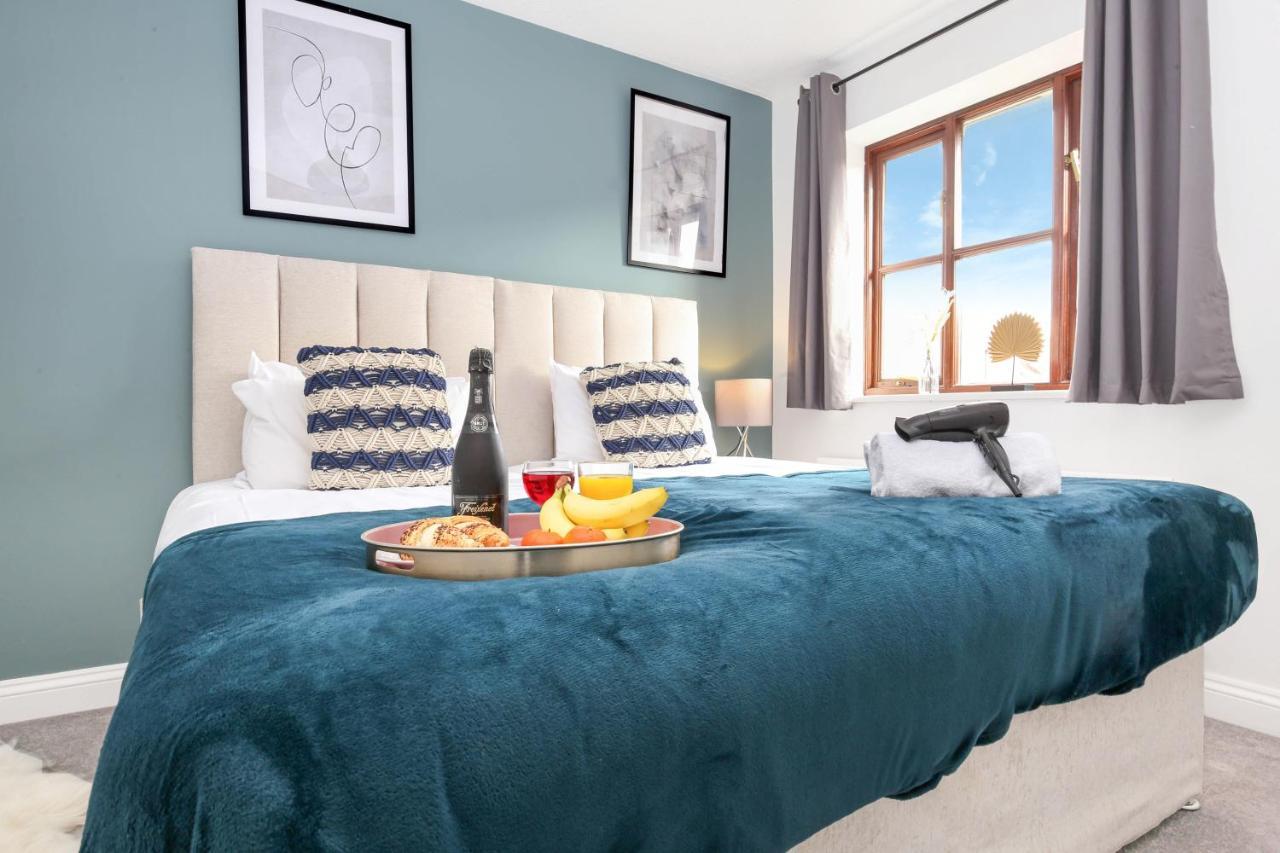 Holiday home Yoko's Smart Home: Detached House With Prime Location And Entertainment Milton Keynes