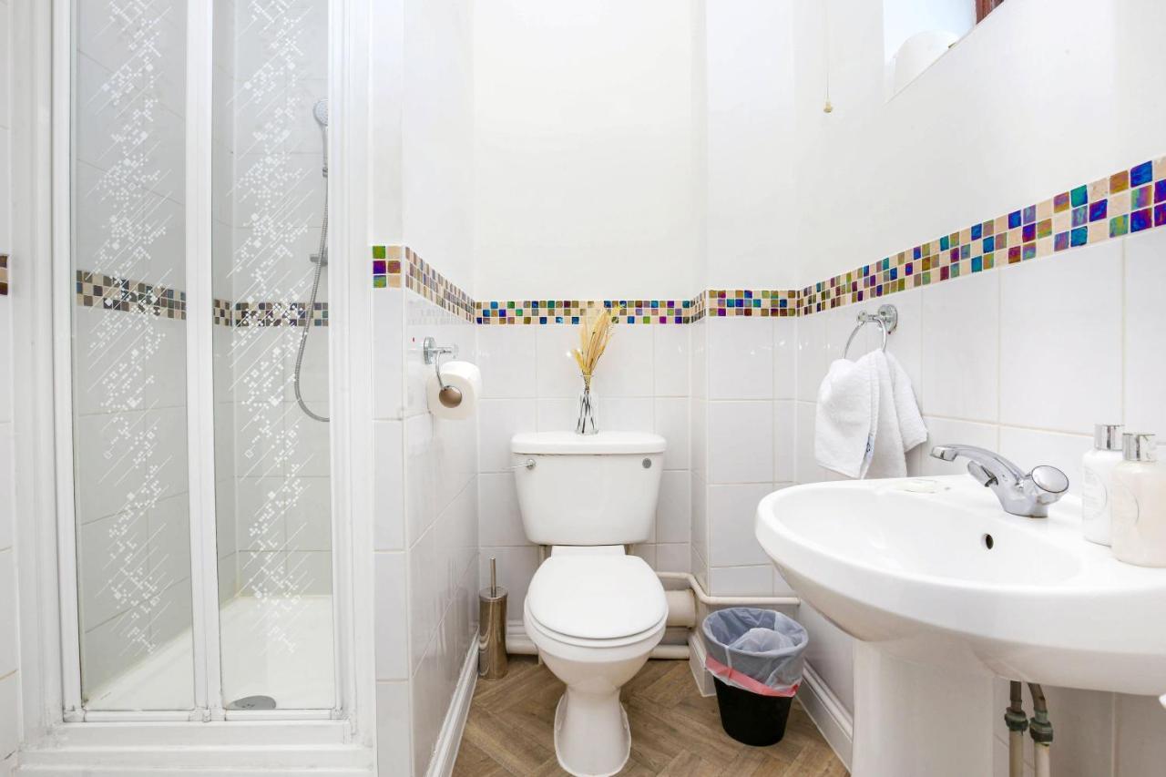 Holiday home Yoko's Smart Home: Detached House With Prime Location And Entertainment Milton Keynes