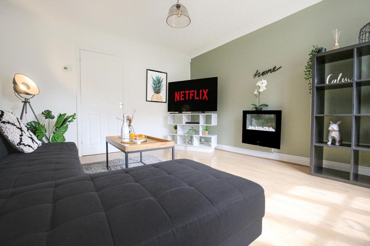 Yoko's Smart Home: Detached House With Prime Location And Entertainment Holiday home Milton Keynes