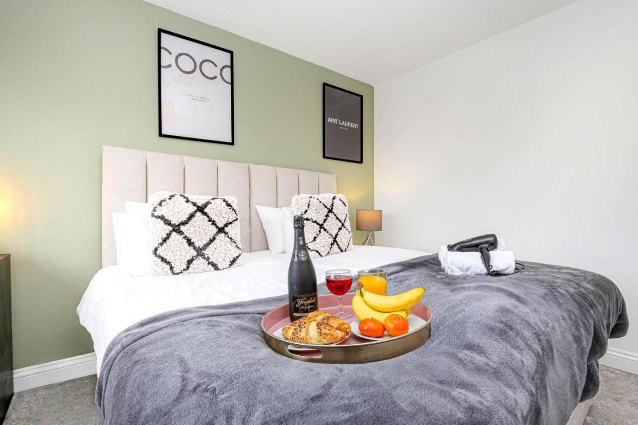 Yoko's Smart Home: Detached House With Prime Location And Entertainment Holiday home Milton Keynes