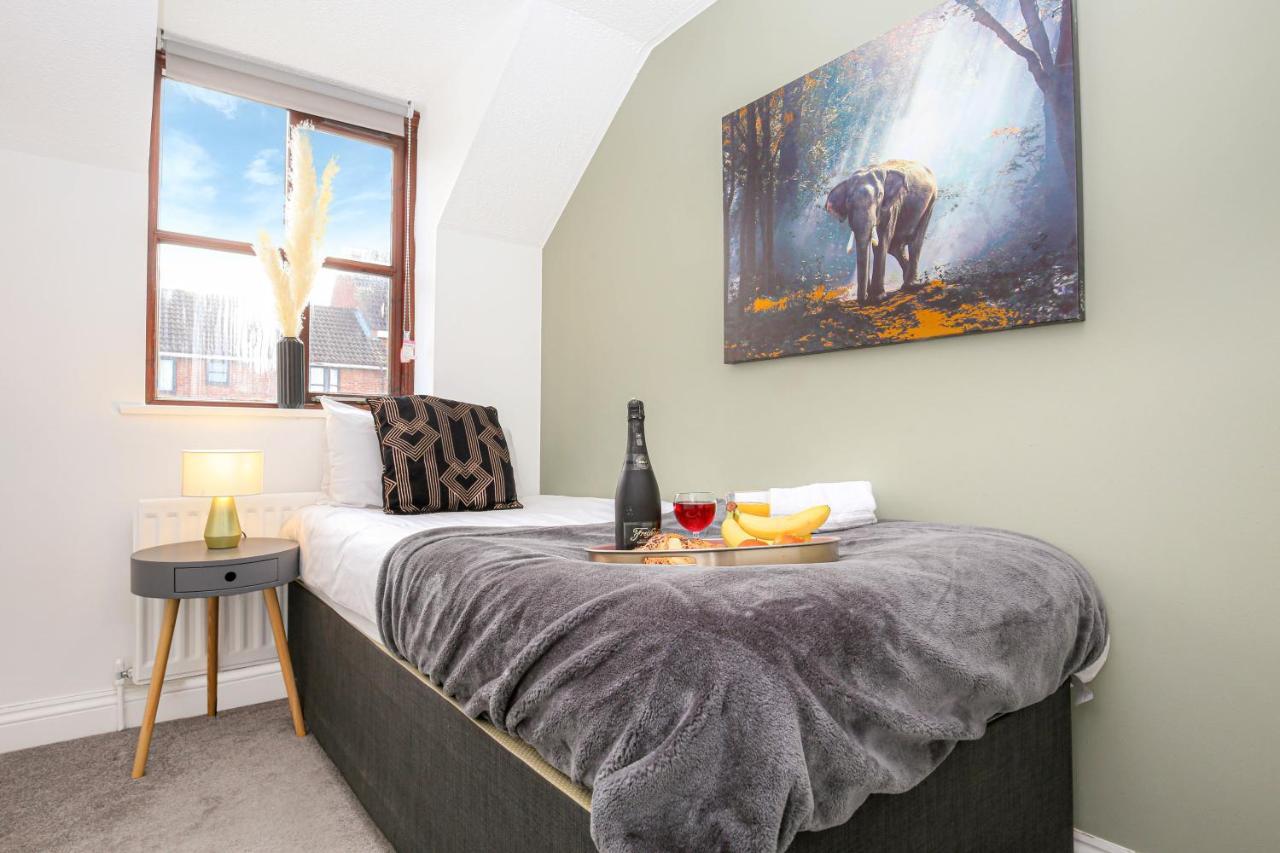 Yoko's Smart Home: Detached House With Prime Location And Entertainment * Milton Keynes